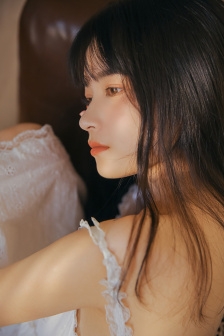 正常女的下面扒开会有小须须吗